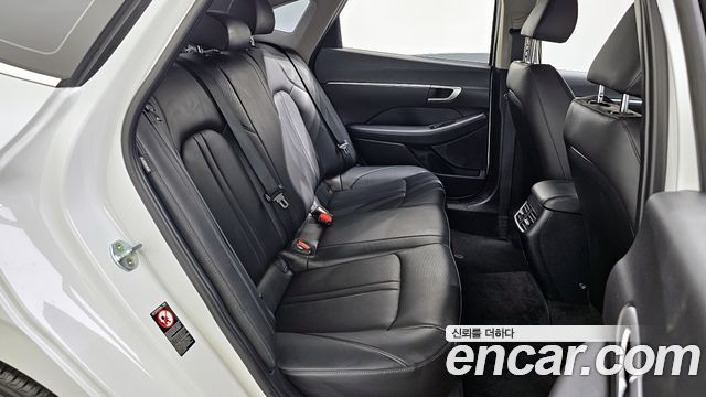 Hyundai Sonata 2022 — photo 18