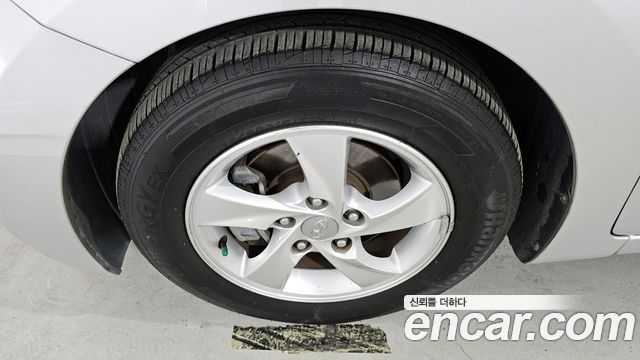 Hyundai AVANTE 2013 — photo 5