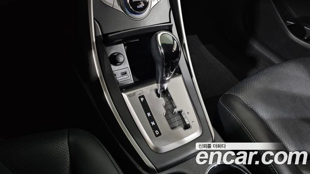 Hyundai AVANTE 2013 — photo 9