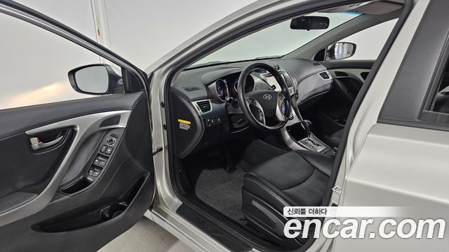 Hyundai AVANTE 2013 — photo 10