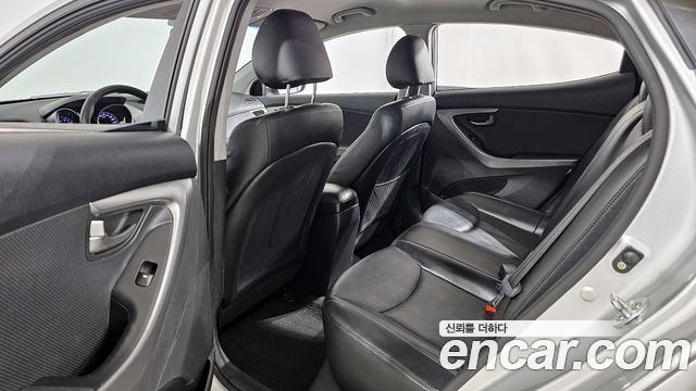 Hyundai AVANTE 2013 — photo 11