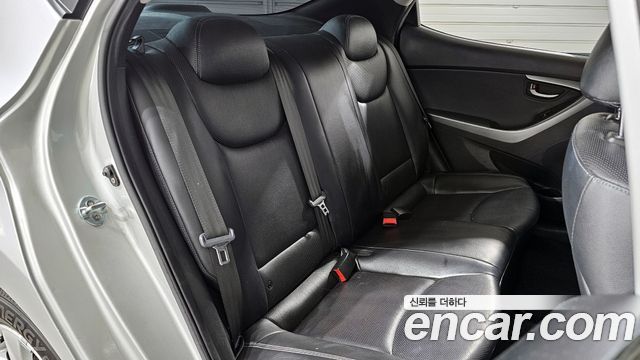 Hyundai AVANTE 2013 — photo 12