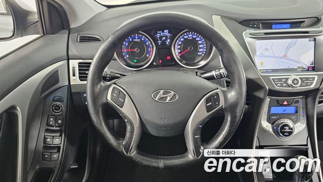 Hyundai AVANTE 2013 — photo 13