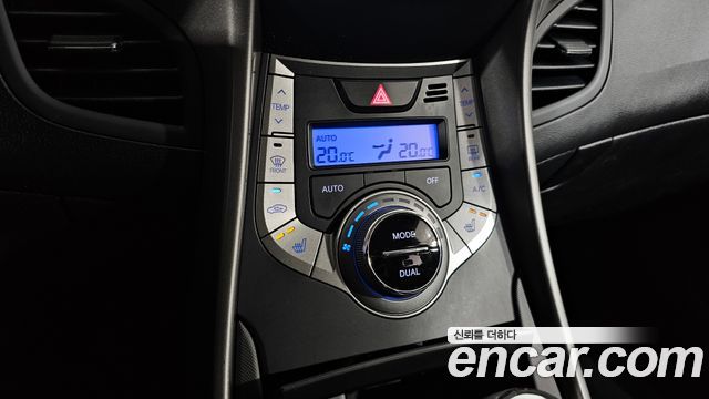 Hyundai AVANTE 2013 — photo 18