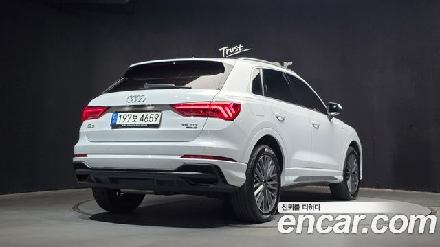 Audi Q3 2022 — photo 2