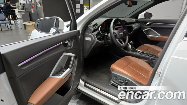 Audi Q3 2022 — photo 10