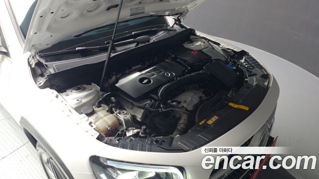 Mercedes-Benz GLB-Class 2022 — photo 6