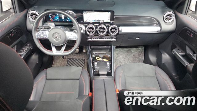 Mercedes-Benz GLB-Class 2022 — photo 10