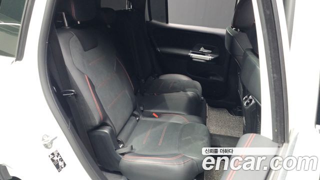 Mercedes-Benz GLB-Class 2022 — photo 18