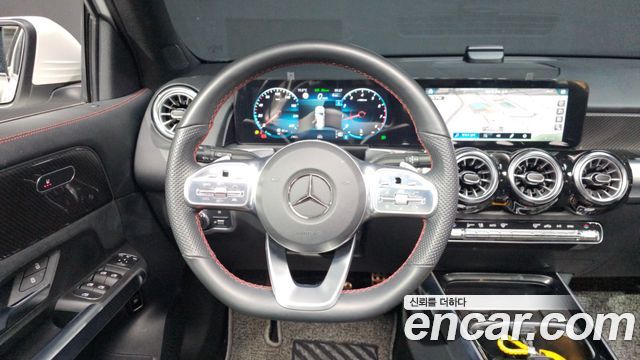 Mercedes-Benz GLB-Class 2022 — photo 20