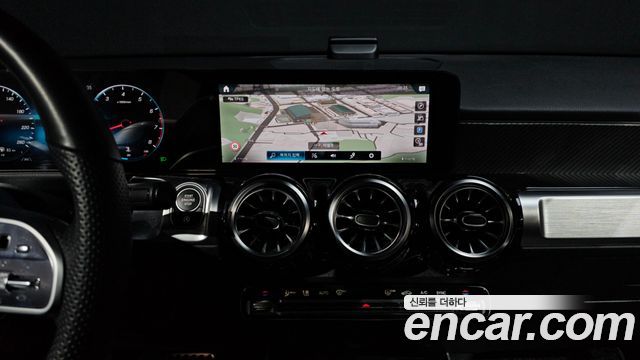 Mercedes-Benz GLB-Class 2022 — photo 21