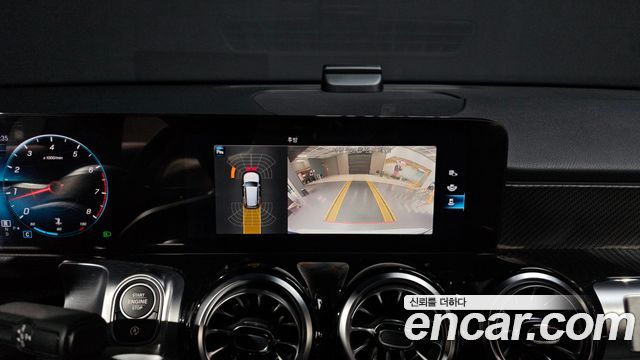 Mercedes-Benz GLB-Class 2022 — photo 22