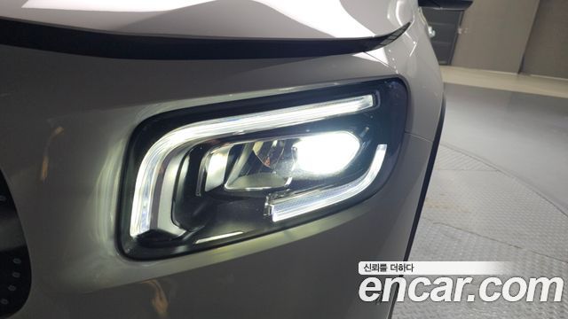 Mercedes-Benz GLB-Class 2022 — photo 8