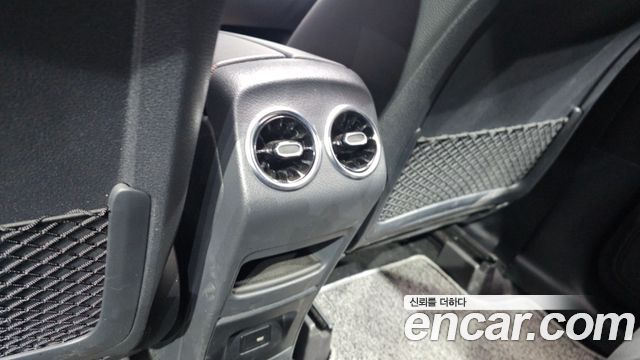 Mercedes-Benz GLB-Class 2022 — photo 32