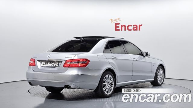 Mercedes-Benz E-Class 2012 — photo 2