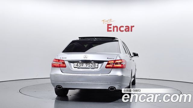 Mercedes-Benz E-Class 2012 — photo 4