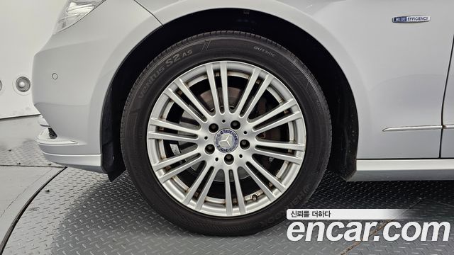 Mercedes-Benz E-Class 2012 — photo 5