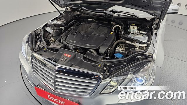 Mercedes-Benz E-Class 2012 — photo 6