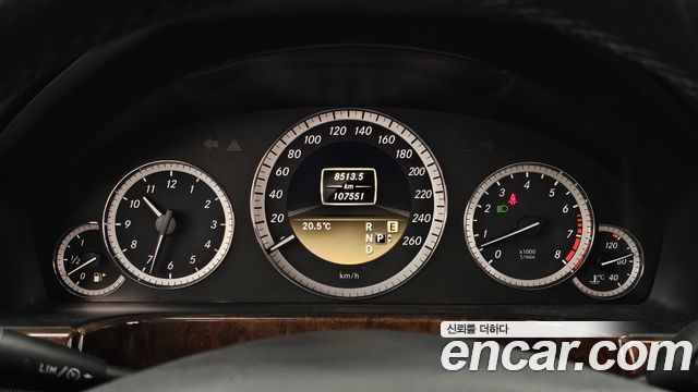 Mercedes-Benz E-Class 2012 — photo 8