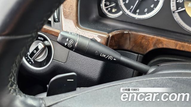 Mercedes-Benz E-Class 2012 — photo 17