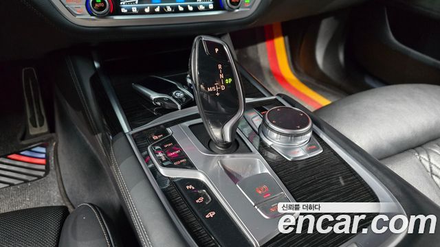 BMW 7-Series 2018 — photo 9