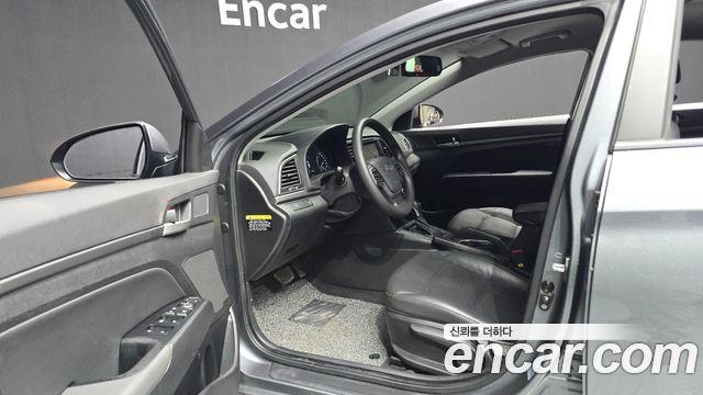 Hyundai AVANTE 2016 — photo 10