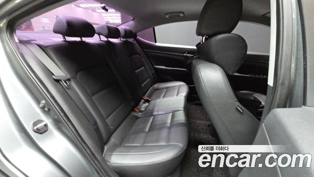 Hyundai AVANTE 2016 — photo 11