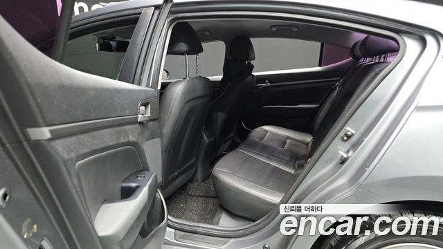 Hyundai AVANTE 2016 — photo 12