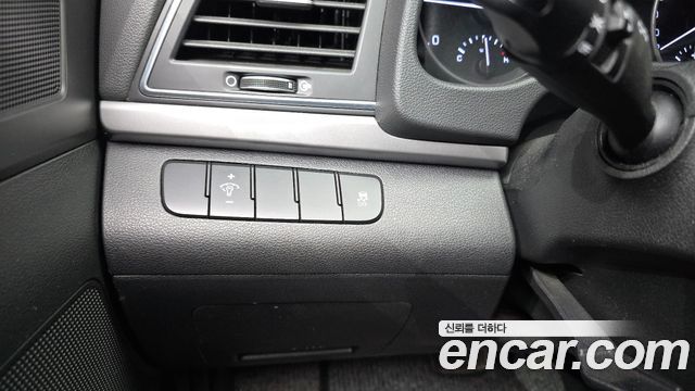 Hyundai AVANTE 2016 — photo 17