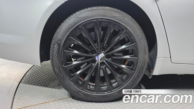 BMW 7-Series 2011 — photo 5