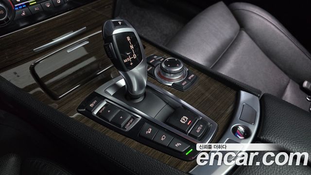 BMW 7-Series 2011 — photo 9
