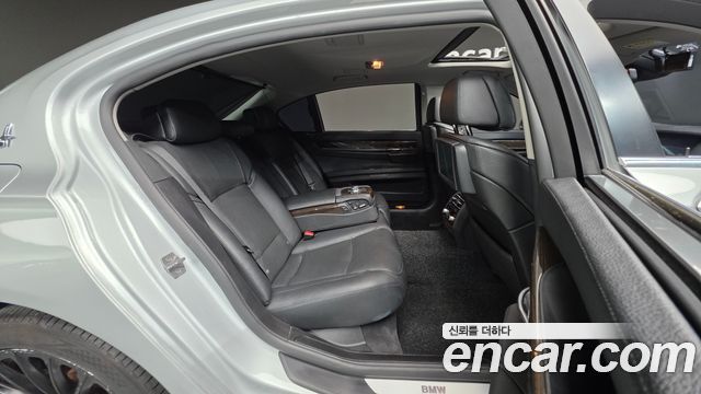 BMW 7-Series 2011 — photo 19