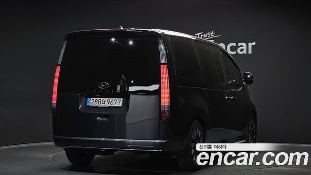 Hyundai Staria 2023 — photo 2