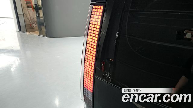 Hyundai Staria 2023 — photo 9