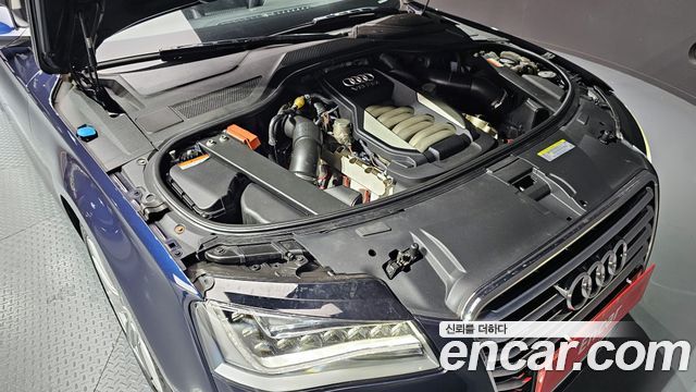 Audi A8 2012 — photo 6