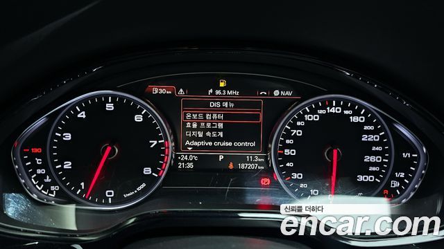 Audi A8 2012 — photo 8