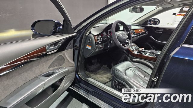 Audi A8 2012 — photo 10