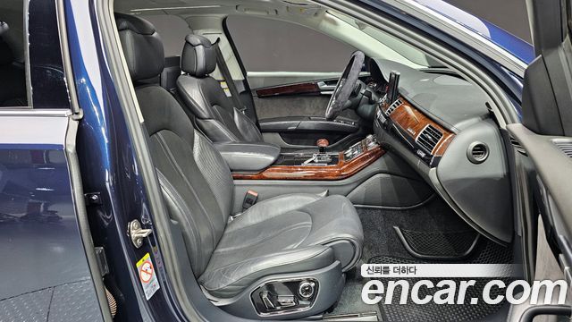 Audi A8 2012 — photo 12