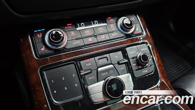 Audi A8 2012 — photo 18
