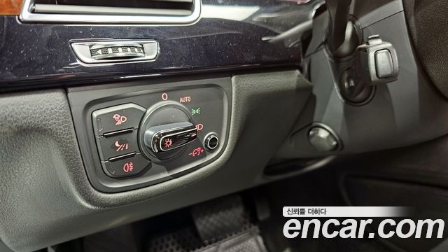 Audi A8 2012 — photo 19