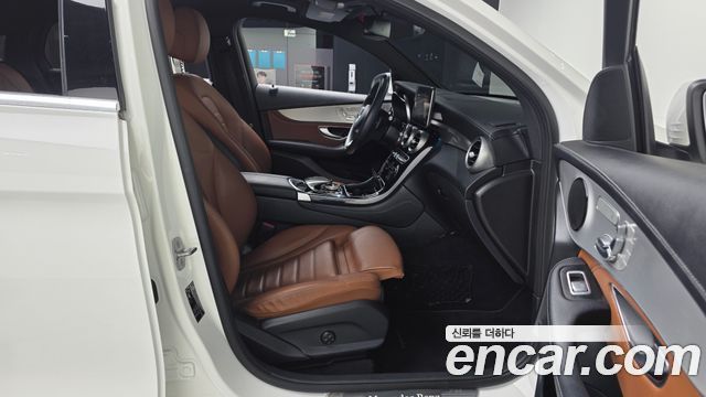 Mercedes-Benz GLC-Class 2018 — photo 17