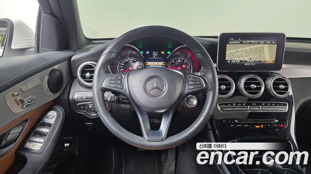 Mercedes-Benz GLC-Class 2018 — photo 19