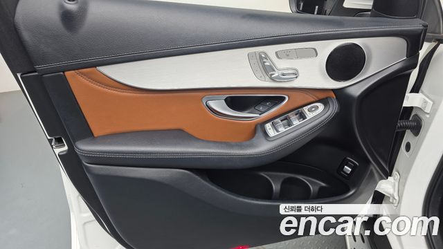 Mercedes-Benz GLC-Class 2018 — photo 14