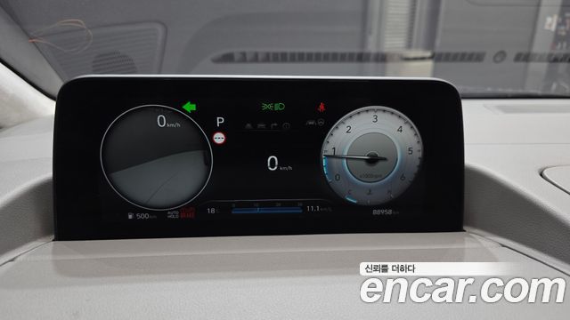 Hyundai Staria 2022 — photo 8