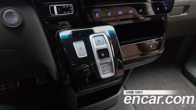 Hyundai Staria 2022 — photo 9