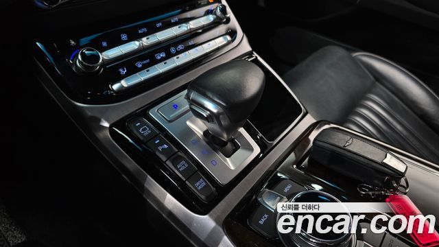Genesis EQ900 2016 — photo 12
