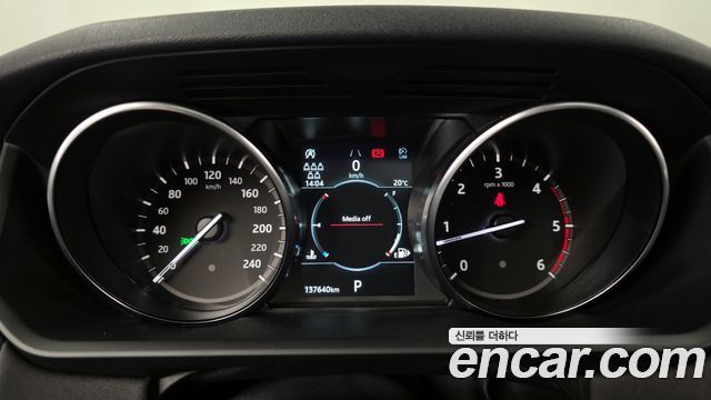 Land Rover Discovery 2019 — photo 11