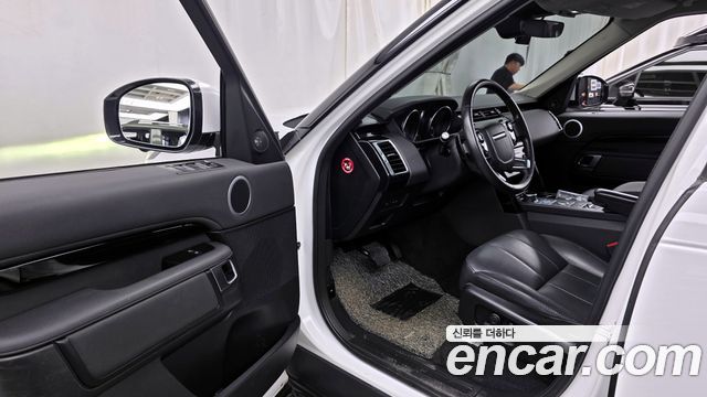Land Rover Discovery 2019 — photo 13