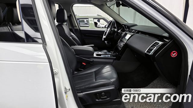 Land Rover Discovery 2019 — photo 17