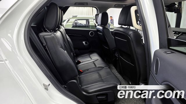 Land Rover Discovery 2019 — photo 18